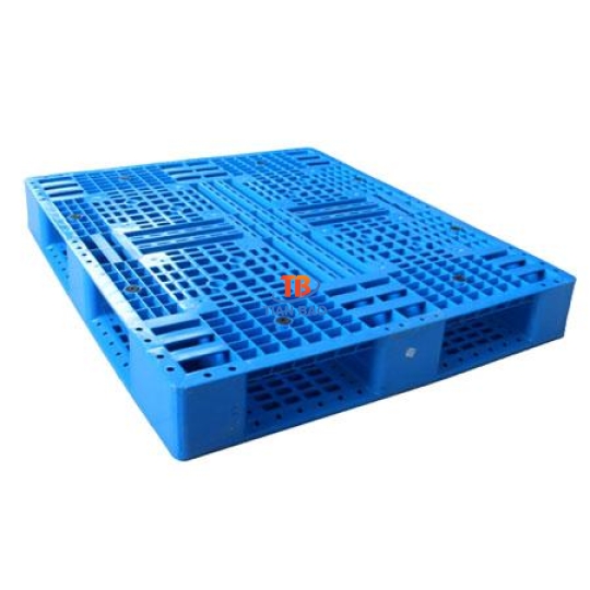 Pallet nhựa lót sàn