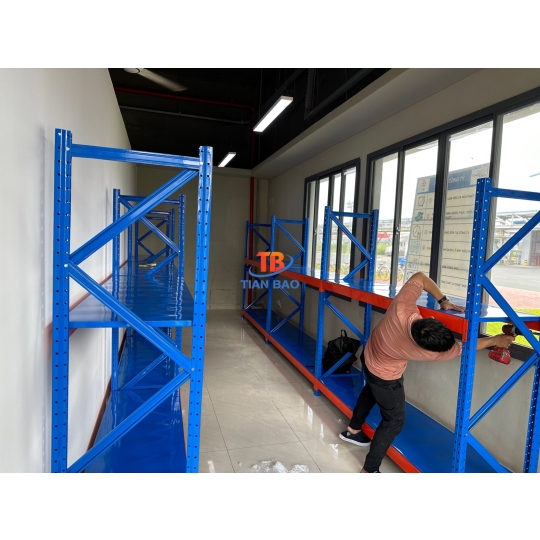 Kệ công nghiệp để hàng